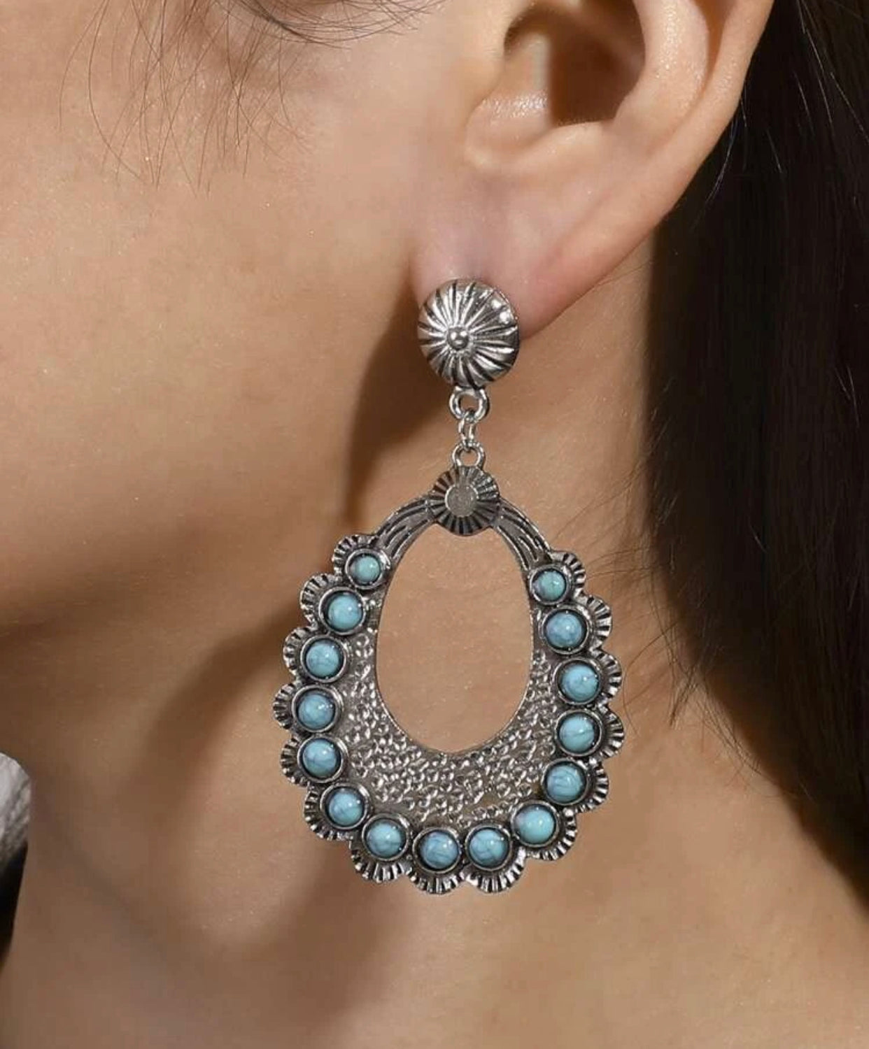 Stone decor scalloped water drop earrings