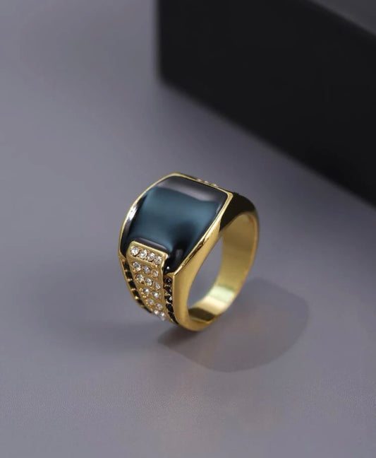 Men’s rhinestone decor ring. Size 10.