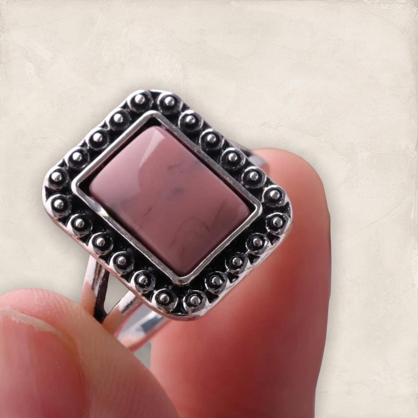 Women’s light pink stone decor ring. Size 7.