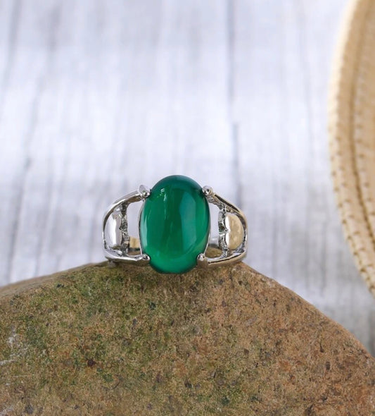 Green decor ring, size 8