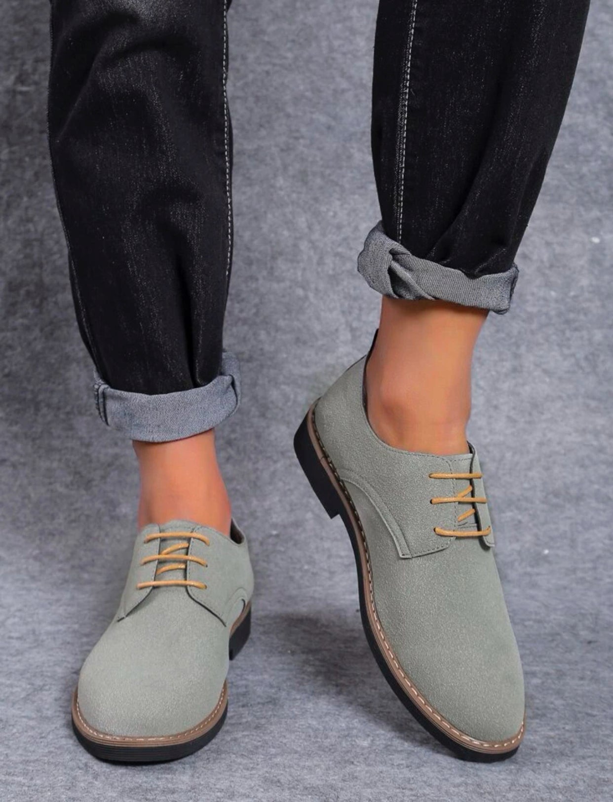 Grey men’s lace-up front Oxford shoes