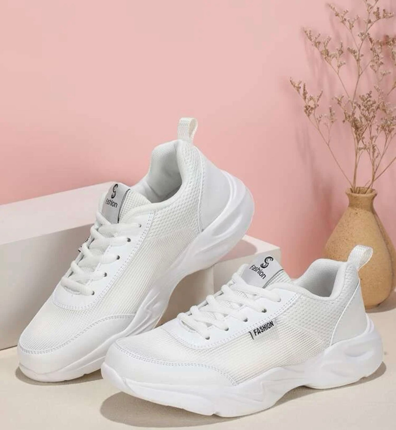 Patch detail lace-up front running shoes