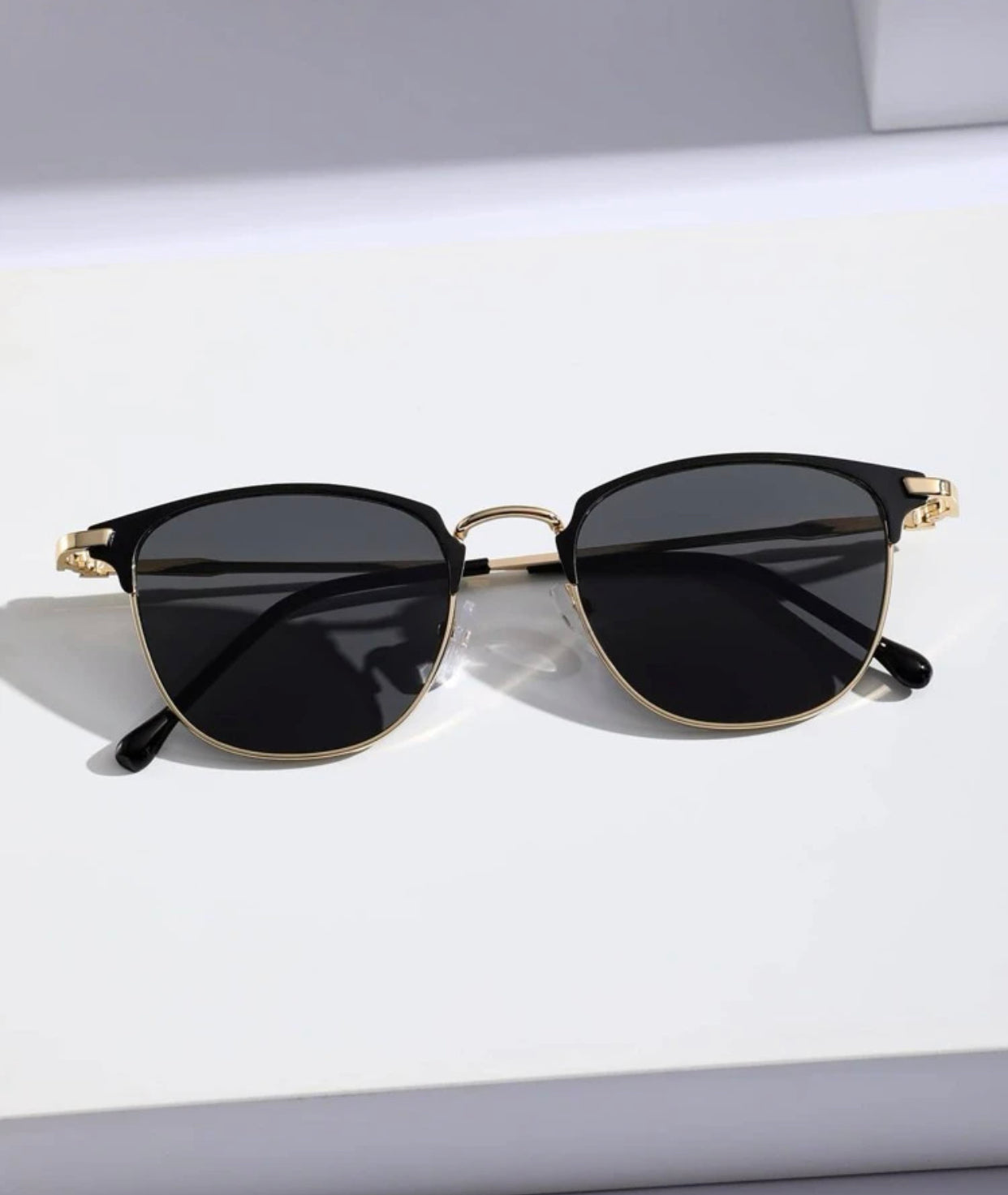 Unisex minimalist fashion glasses