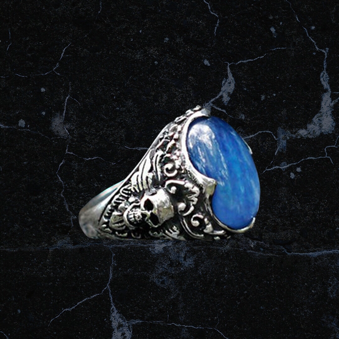 Men’s retro sapphire inspired skull ring. Size 11.