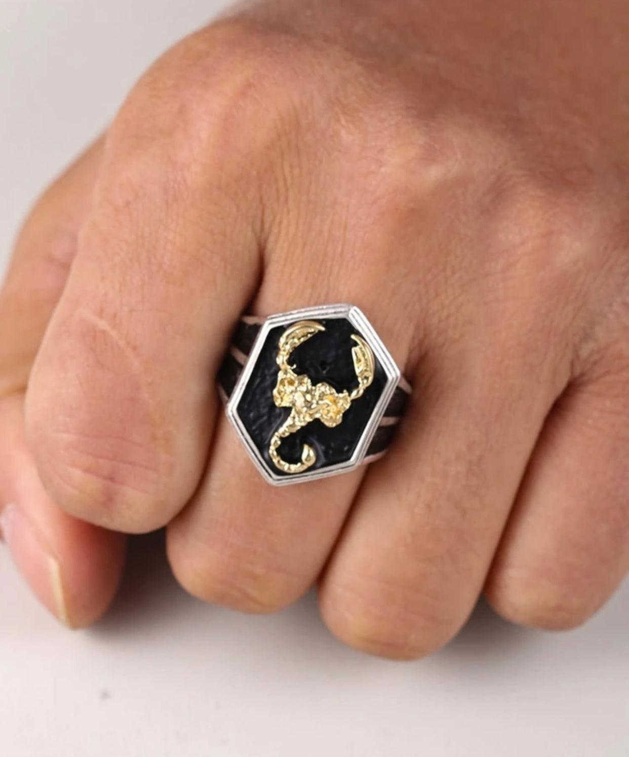 Men’s scorpion design statement ring. Size 9.
