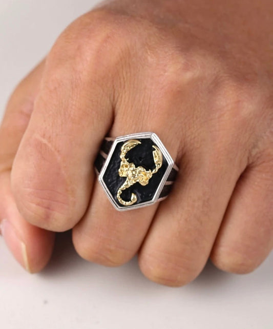 Men’s scorpion design statement ring. Size 9.