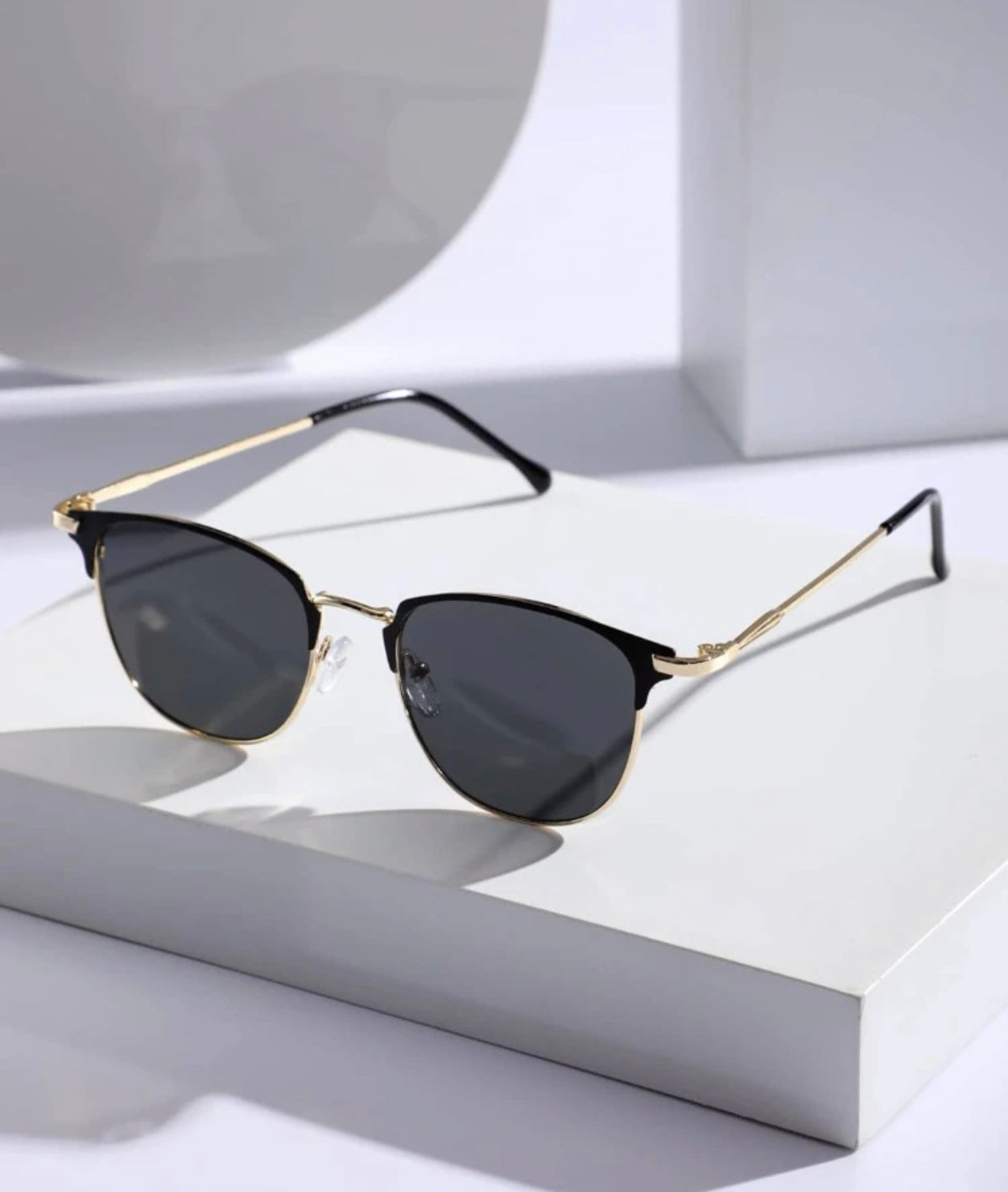 Unisex minimalist fashion glasses