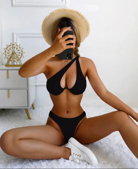 Textured one shoulder underwire bikini swimsuit