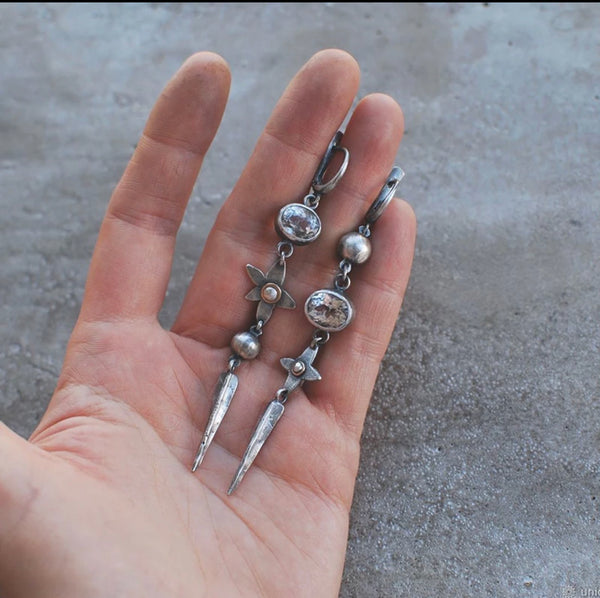 Long Antique Silver Color Drop Dangle Earrings for Women Punk Vintage Flower Metal White Crystal Cone Pendant Earrings