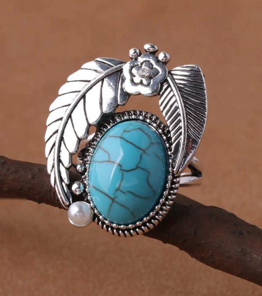 Turquoise decor ring. Size 8.
