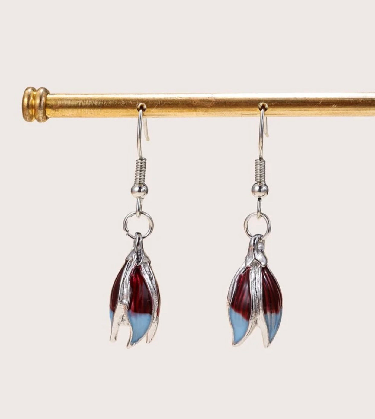 Flower dangle earrings