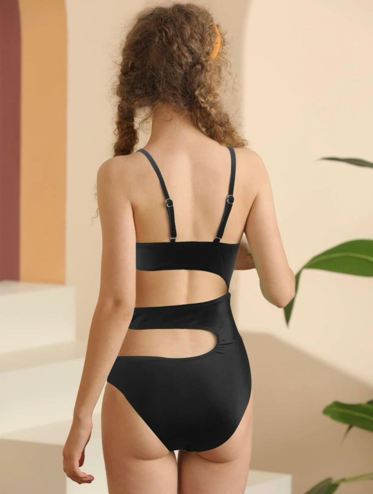 Teen girls cut-out V wired one piece swimsuit