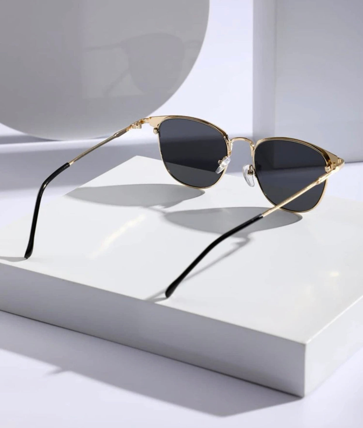 Unisex minimalist fashion glasses